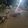 Na moto estava a vítima, de 25 anos, e outra jovem, de 18 anos; ambas se feriram e foram encaminhadas à Santa Casa