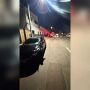 Testemunha aponta que rapazes teriam atravessado a via com o sinal aberto para os carros