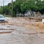 Chuva alagou ruas em Campo Grande e deixou rastro de lixo e sujeira em avenida