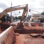 Obras que nunca terminam trazem prejuízos aos comerciantes há mais de um ano