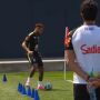 Camisa 10 participou do aquecimento com o grupo, fez atividade com bola e entrou em roda de bobinho no CT dos EUA
