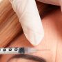 Procedimento feito em cl&iacute;nica est&eacute;tica deixou mulher com deformidade facial, assimetria, hematomas, repuxamento e n&oacute;dulos