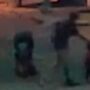 O jovem de 14 anos foi filmado agredindo os irm&atilde;os na rua 