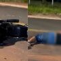 Corpo foi filmado a metros de distância da motocicleta