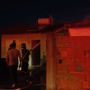 Vizinhos disseram ter visto o homem entrando no im&oacute;vel antes de as chamas come&ccedil;arem; resid&ecirc;ncia vizinha tamb&eacute;m foi atingida