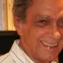 O artista, que interpretou o motorista da personagem de Marieta Severo, atuou no teatro em Sinh&aacute; Mo&ccedil;a, Lampi&atilde;o e O Auto da Compadecida