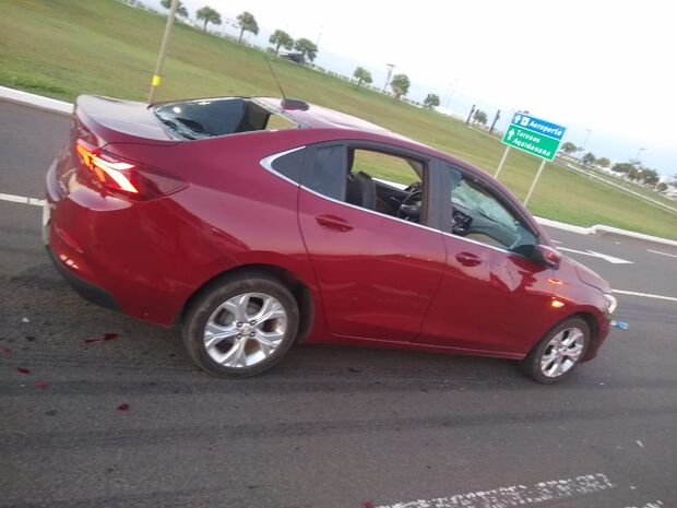 Travestis espancam motorista de app e destroem carro no Santo Antônio