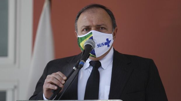 Doses da vacina Oxford chegam em janeiro no Brasil, diz ministro