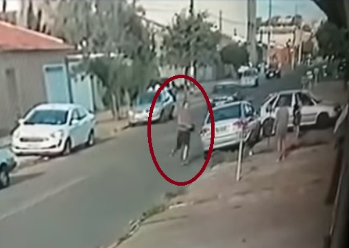 Vídeo: homem discute por carro estacionado e dá 'chutão' na barriga de mulher em SP