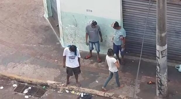 Ano novo, problema antigo: câmeras registram traficantes no bairro Amambaí