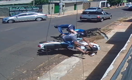 Vídeo: câmeras registram momento exato de batida que matou motociclista no Estrela do Sul