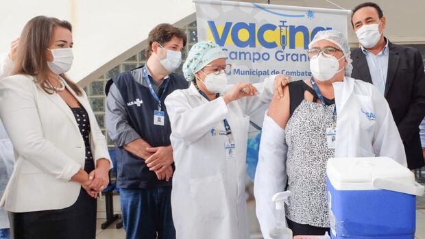 Vacinação contra a covid-19 já ocorre em unidades básicas de Campo Grande