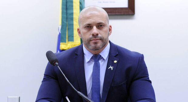 Alexandre de Moraes volta a multar Daniel Silveira em mais de R$ 105 mil