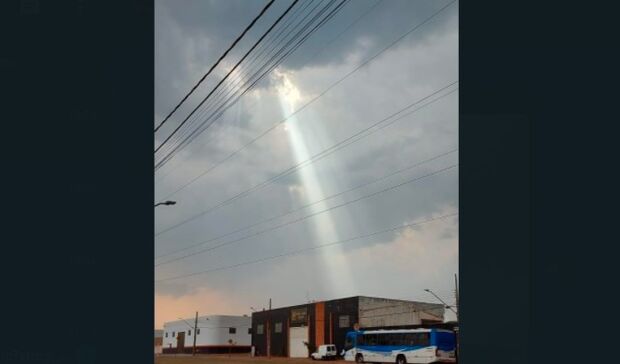 Raio de luz recai sobre igreja na Guaicurus e é tido como sinal ‘extraordinário de Deus’