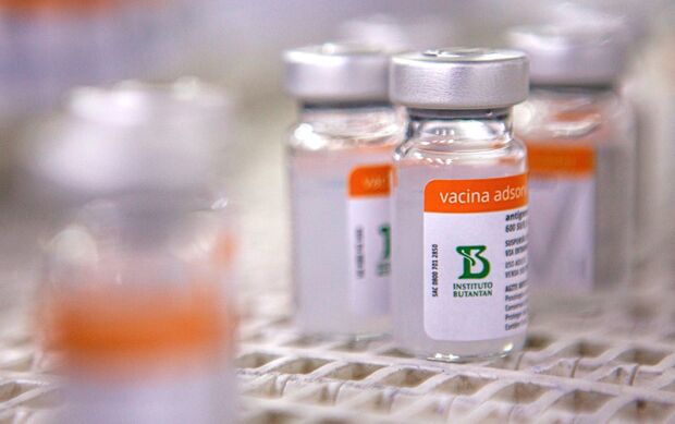 Butantan entrega doses da CoronaVac e paralisa produção da vacina por falta de matéria-prima