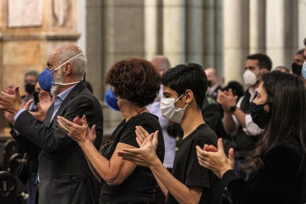 Família celebra missa de sétimo dia de Bruno Covas