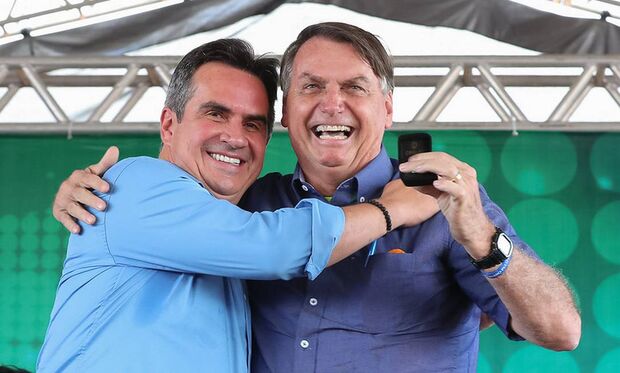 Flávio diz que Bolsonaro deve ficar mais próximo de filiação ao PP após convite a Ciro