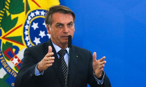 Bolsonaro entrega MP do novo Bolsa Família; valor definitivo será fixado no fim do ano