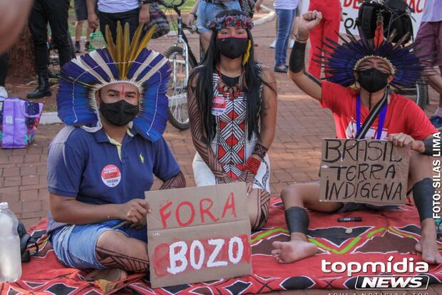 Indígenas protestam contra o marco temporal em ato anti-Bolsonaro