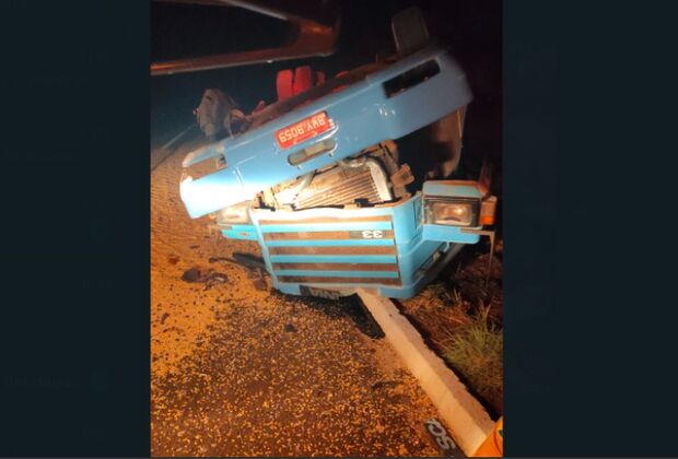 Motorista morre esmagado por caminhão e corpo fica horas à espera de perícia em Camapuã
