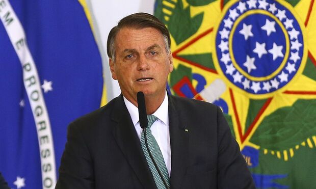 Bolsonaro envia pacote para redução de benefícios fiscais para cobrir auxílio emergencial