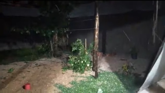 Vídeos: temporal atinge Fátima do Sul e região com direito a rua coberta por granizo