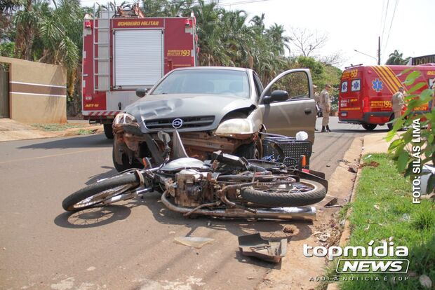 Vídeo: motociclista fura preferencial e fica ferido com acidente na Vila Nasser