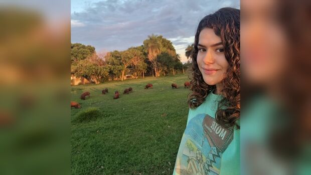 'Prima' Maísa Silva passa final de semana em MS e tira foto com capivaras