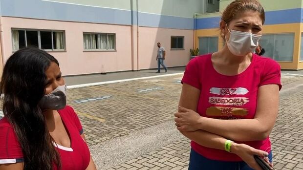 Mães de bebês que tomaram vacinas contra Covid por engano relatam desespero