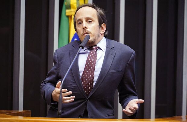 Líder do Novo diz que deputados chegam a exigir de prefeitos até 15% do valor de emendas