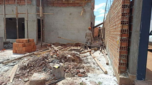 Trabalhador de construção civil morre após laje desabar em Dourados