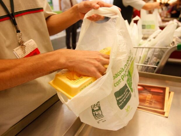 Supermercados estão obrigados a ter empacotador em caixas prioritários em Campo Grande