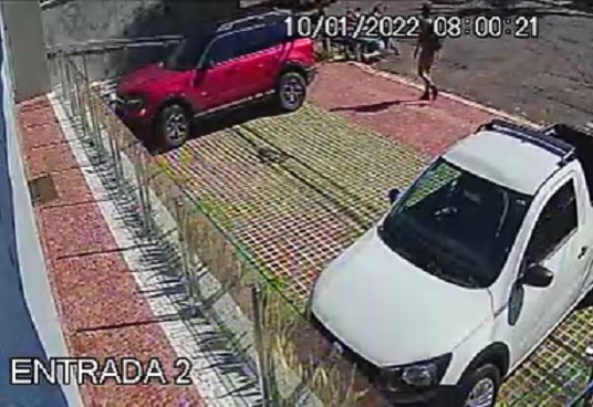 Ladrão com chave micha leva moto em área nobre em um minuto e meio (vídeo)