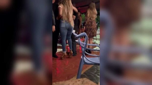 Mulher encontra amante do ex e 'pau come' em bar 'de rico' na Afonso Pena (vídeo)