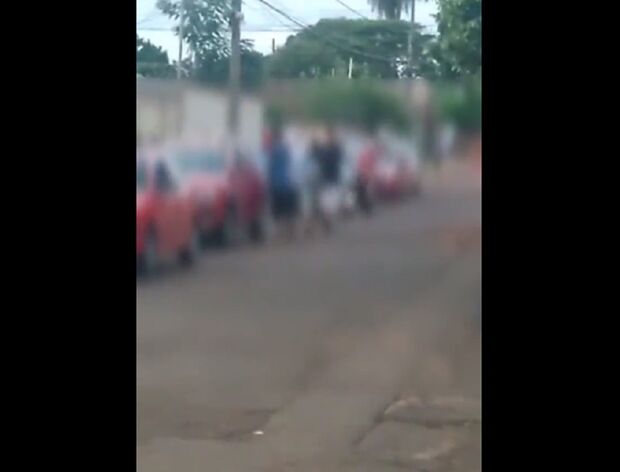 Mães flagram ação de gangue e exigem Guarda em escola no Santo Amaro (vídeo)