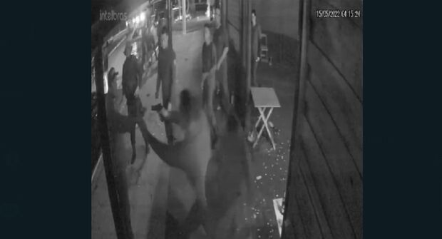 Nova imagem mostra PM tentando tirar arma de filho de secretária em Jardim (vídeo)