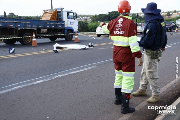 Motociclista morto em acidente perdeu o controle e invadiu pista da BR-163 (vídeo)
