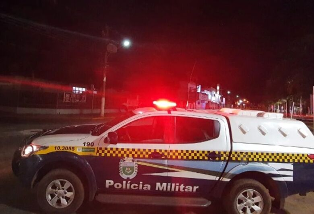 Homem é preso após ameaçar os pais e colocar fogo em carro da família em Paranaíba