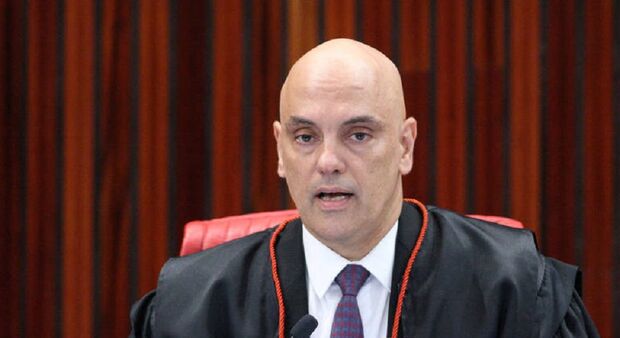 Moraes nega pedido para arquivar inquérito contra Bolsonaro