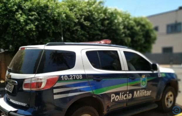 Homem bêbado é preso ao enforcar a própria mãe em Paranaíba