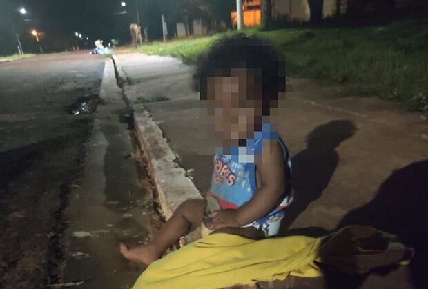 Bebê de dez meses é achada abandonada em rua em Angélica; pais são interrogados