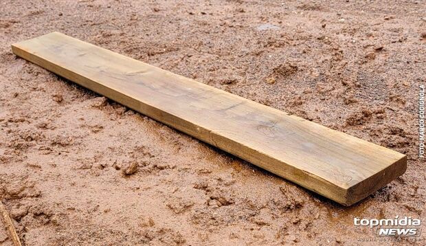 Homem cobra 'cinquentão' e toma pauladas na cabeça em Maracaju 