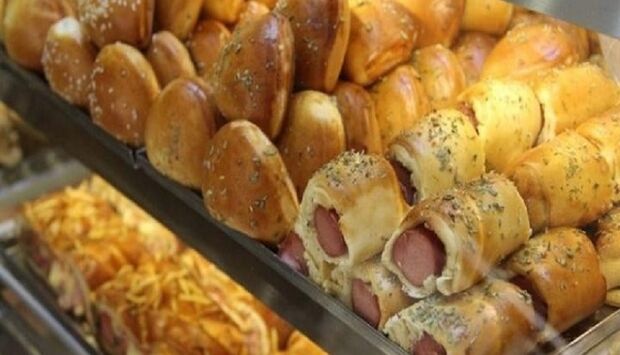 Bucho cheio, mas sem dinheiro: homem é preso por comer salgados e não pagar conta em padaria