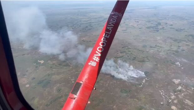 Com avião, Bombeiros tentam evitar incêndio em Parque Estadual no Pantanal (vídeo) 