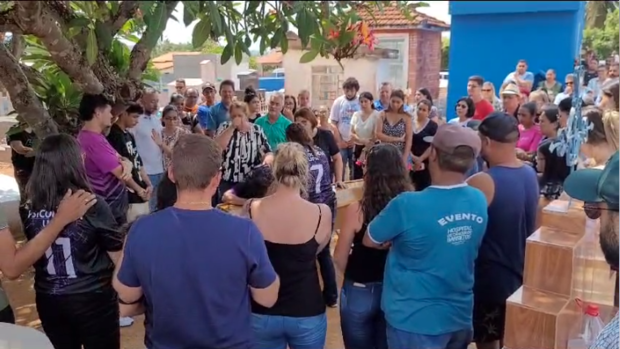 Familiares choram e se despedem de Ana Benevides em Pedro Gomes (vídeo)