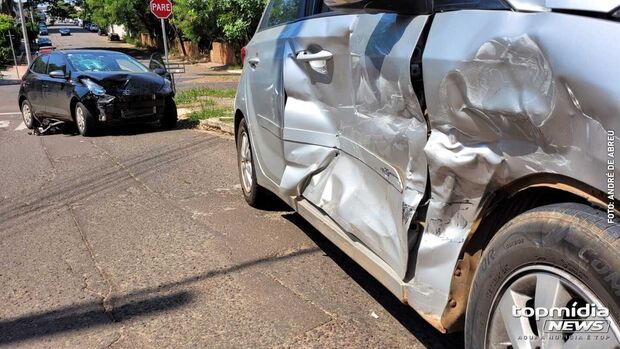 Acidente de trânsito deixa motorista ferida no bairro Monte Castelo (vídeo)