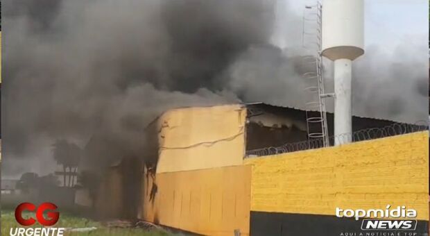 Incêndio atinge prédio do semiaberto em Campo Grande (vídeo)