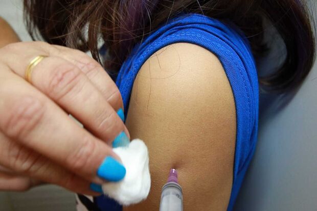 Crianças de 10 a 11 anos podem ser vacinadas contra a dengue neste domingo em Campo Grande