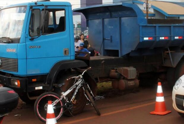 Ciclista morre atropelado por caminhão em Dourados
