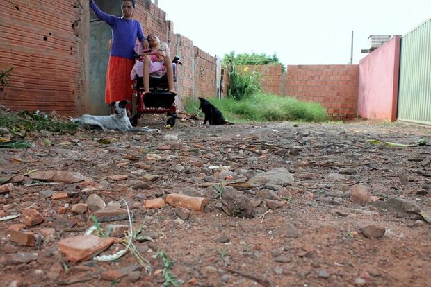 Moradores do bairro Marcos Roberto sofrem com descaso do Poder Público
